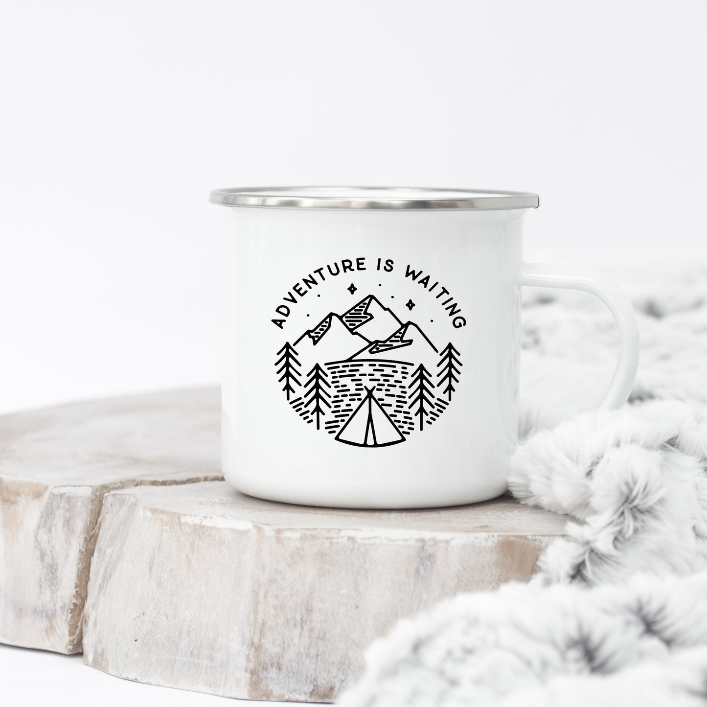 Adventure is Waiting - Enamel Mug - Sovende Bjorn