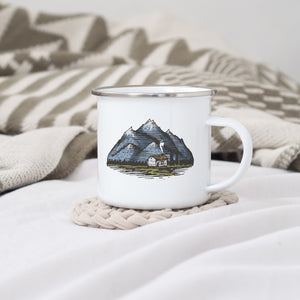 Mountain Bothy - Enamel Mug - Sovende Bjorn